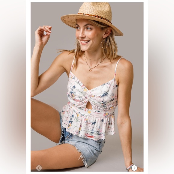 Francesca’s NWT Mi Ami Nadine post card key hole tank - Picture 1 of 11